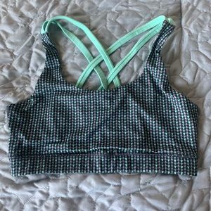 GapFit Strappy Sports Bra size M